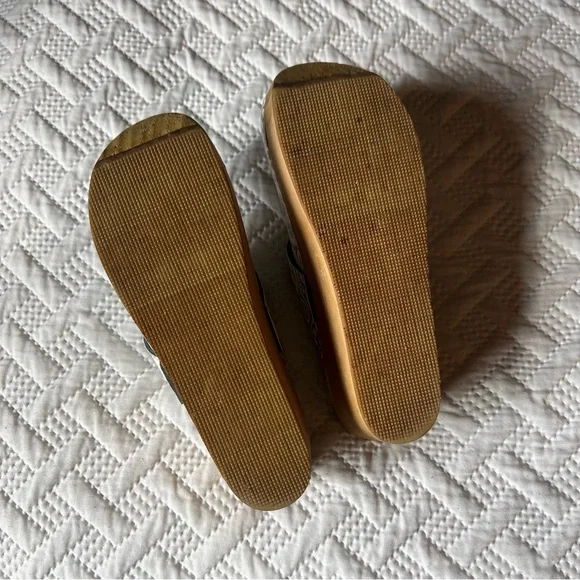 Sanita Gray Floral Clogs with Wooden Platform - Picture 6 of 8